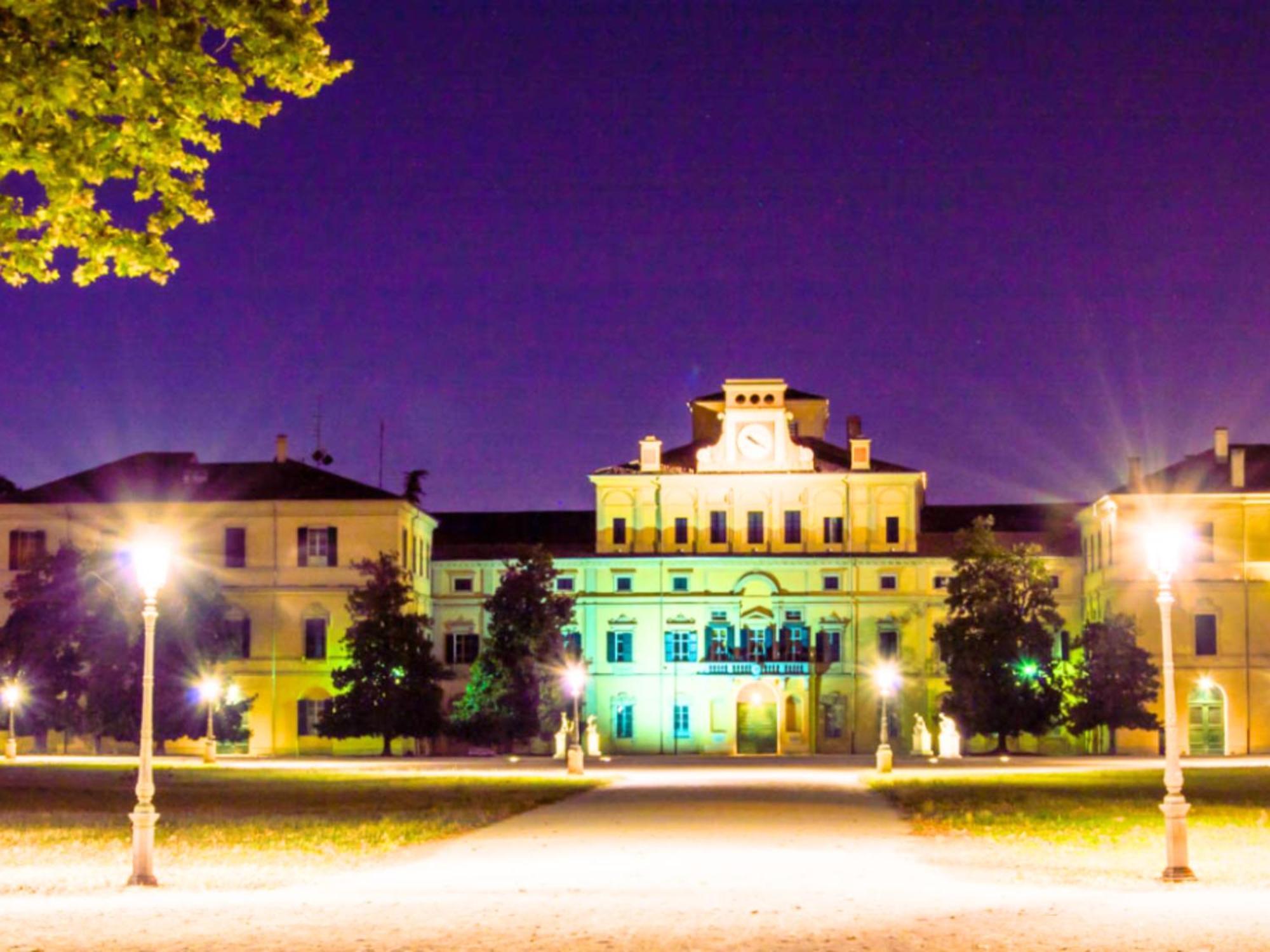 Peppe Home Fontana Del Trianon Parma Bagian luar foto